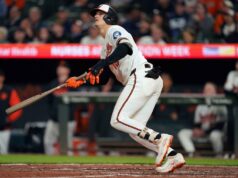 Orioles, povzbudený hrdinstvom v neskorej hre, strieľa, aby predĺžil šmyk Yankees MLB: New York Yankees v Baltimore Orioles