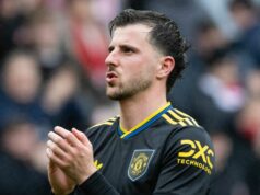 Otec Masona Mounta nazýva Michaela Owena „bláznom“ po tom, čo hviezda Man Utd povedala, že mu chýba „osobnosť“ Mason Mount