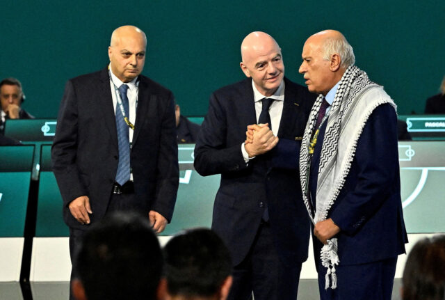 Palestínsky futbalový šéf odmietol izraelské podanie ruky na podujatí FIFA | Izraelsko-palestínsky konflikt
