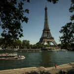 Parížania vzdorujú zákazu kúpania, aby sa schladili, keďže Európu zasiahli rekordné horúčavy | Klimatické správy