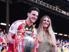 Partnerka Declana Ricea Lauren Fryer sa s ním zriedkavo verejne objavuje na úžasných rodinných fotografiách, aby oslávila víťazstvo v Premier League s Arsenalom. Partnerka Declana Ricea Lauren Fryer sa s ním zriedkavo verejne objavuje na úžasných rodinných fotografiách, aby oslávila víťazstvo v Premier League s Arsenalom.