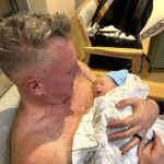 Pat McAfee prezradil, že jeho novorodený syn Midas Robert strávil 36 hodín na jednotke intenzívnej starostlivosti