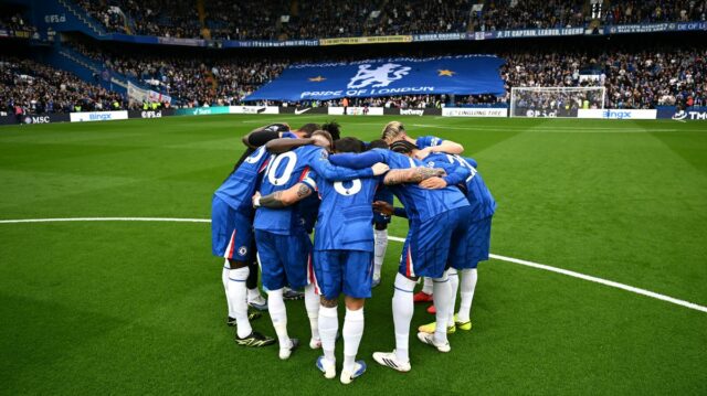 Hráči Chelsea sa pred porážkou proti Nottinghamu Forest túlia