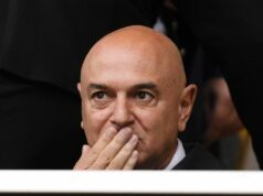 Päťslovné hodnotenie bývalého šéfa Spurs Daniela Levyho o obavách zo zostupu Tottenhamu LONDÝN, ANGLICKO - 11. MÁJ: James Maddison z Tottenhamu Hotspur vyzerá skľúčene počas zápasu Premier League medzi Tottenhamom Hotspur a Leeds United na štadióne Tottenham Hotspur 11. mája 2026 v Londýne v Anglicku. (Foto: Justin Setterfield/Getty Images)