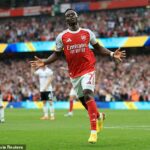Bukayo Saka bol hviezdnym hráčom Arsenalu, keď porazili Fulham 3:0, až šesťkrát.