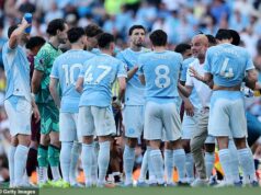 Pep Guardiola nedokázal vykúzliť posledný moment kúzla, keď sa Man City potopilo a porazilo Aston Villu v antiklimatickej záverečnej hre o legendárneho bossa – pretože uslzený Bernardo Silva a John Stones dostali čestnú stráž. Villa tu boli konečnými víťazmi v popoludnie, počas ktorého City hrali naozaj dobre 45 minút a potom upadli do letnej hibernácie.