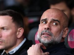 Pep Guardiola prerušil mlčanie o budúcnosti Manchestru City 3-slovnou odpoveďou BOURNEMOUTH, ANGLICKO - 19. MÁJ: Pep Guardiola, manažér Manchestru City, sleduje pred zápasom Premier League medzi Bournemouthom a Manchestrom City na Vitality Stadium 19. mája 2026 v Bournemouthe v Anglicku. (Foto: Michael Steele/Getty Images)