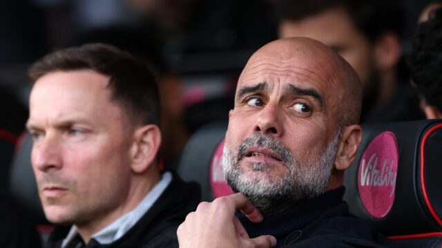 BOURNEMOUTH, ANGLICKO - 19. MÁJ: Pep Guardiola, manažér Manchestru City, sleduje pred zápasom Premier League medzi Bournemouthom a Manchestrom City na Vitality Stadium 19. mája 2026 v Bournemouthe v Anglicku. (Foto: Michael Steele/Getty Images)