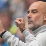 Hlavný tréner Manchestru City Pep Guardiola reaguje