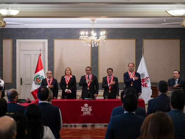 Peruánske úrady potvrdili, že Fujimori a Sanchez postúpili do druhého kola | Volebné správy

