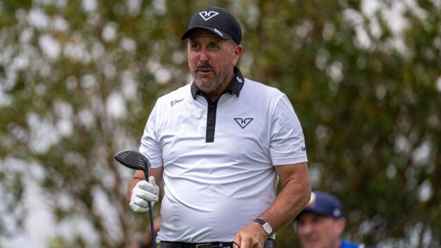 Phil Mickelson odstúpil z PGA Championship kvôli zdravotným problémom rodiny
