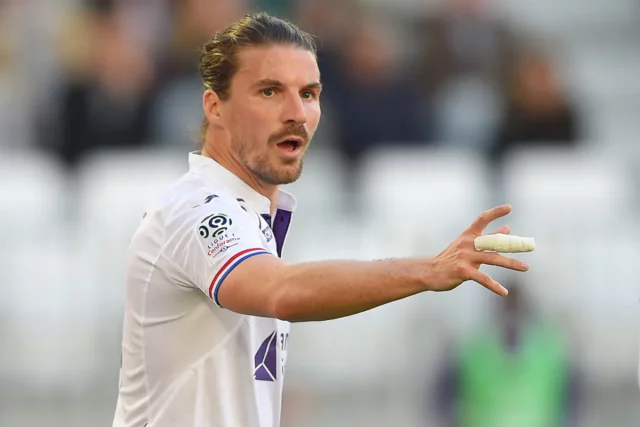 Pierre Sage potvrdzuje prírastok Yannicka Cahuzaca do trénerského tímu Lens pre budúcu sezónu
