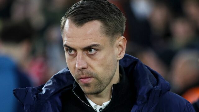 Pocity šatne v Southamptone k Tondovi Eckertovi sa objavia, keď SOUTHAMPTON, ANGLICKO - 4. apríla: Hlavný tréner Tonda Eckert zo Southamptonu počas štvrťfinále Emirates FA Cup medzi Southamptonom a Arsenalom 4. apríla 2026 v anglickom Southamptone. (Foto: Robin Jones/Getty Images)
