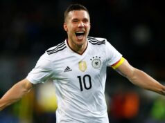 Podolski sa poklonil na ihrisku pred prevzatím poľského klubu Gornik Zabrze Podolski sa poklonil na ihrisku pred prevzatím poľského klubu Gornik Zabrze