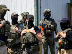 Polícia použila slzotvorný plyn počas protestu pred zariadením ICE v New Jersey | Protesty Polícia použila slzotvorný plyn počas protestu pred zariadením ICE v New Jersey | Protesty