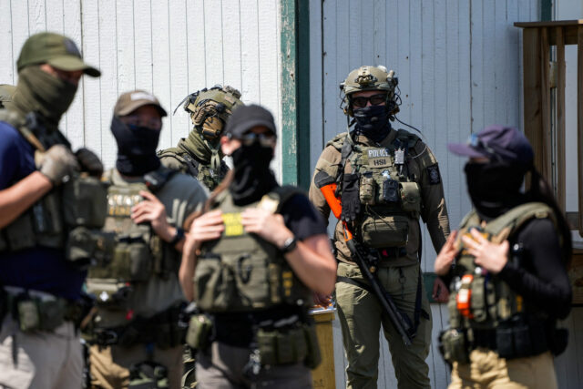 Polícia použila slzotvorný plyn počas protestu pred zariadením ICE v New Jersey | Protesty
