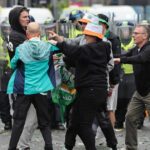 Polícia reaguje na zdravotnú pohotovosť zasypanú fľašami hlučnými fanúšikmi Keltov | Futbal | Šport