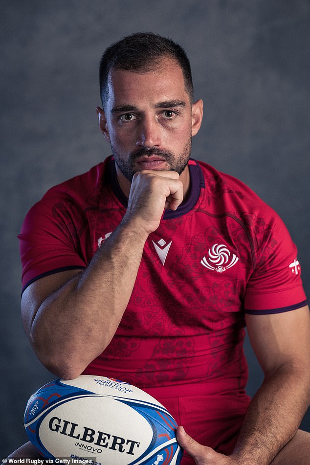 'Pomohol som svojmu priateľovi. Potom mňa a všetkých ostatných bodol Bývalý kapitán Gruzínska Merab Sharikadze dostal na 11 rokov zákaz rugby za účasť na dopingovom škandále, ktorý otriasol týmto športom. Toto je jeho príbeh