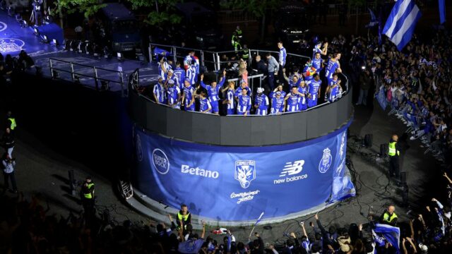 Porto po štyroch rokoch vyhráva Primeira Ligu; Thiago Silva pridáva do svojho kabinetu ďalšiu trofej
