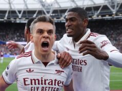 Posledné zápasy Arsenalu a Man City v Premier League po dramatickom zásahu VAR Leandro Trossard oslavuje skórovanie počas zápasu Premier League medzi West Hamom United a Arsenalom na londýnskom štadióne.