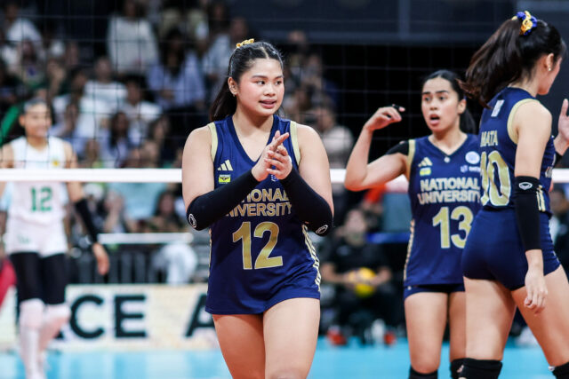 Sam Cantada z NU Lady Bulldogs počas zápasu proti La Salle Lady Spikers vo finále ženského volejbalu sezóny 88 UAAP. 
