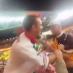 Priaznivec Brisbane Broncos (na obrázku vpravo) a fanúšik New Zealand Warriors (na obrázku vľavo) boli zachytení na videu, ako bojovali na tribúne v Magic Round.