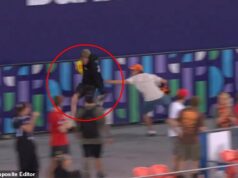Pozrite sa na veselý moment, keď mladý fanúšik AFL chytí zápasovú loptu a utečie priamo zo štadióna Mladý futbalový fanúšik (na snímke) sa stal virálnym po tom, čo v nedeľu padol gól v súboji GWS Giants vs Gold Coast AFL, keď zovrel mečbal.