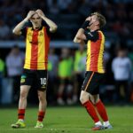 Hráči Thistle sú skľúčení po prehre v play-off Premiership proti St Mirren