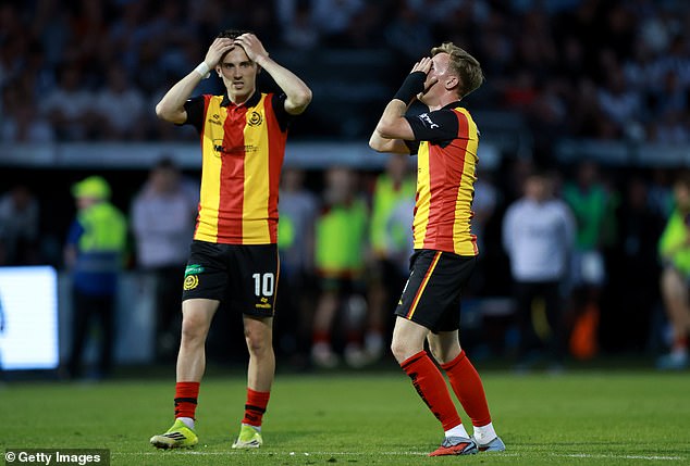 Pre Particka Thistlea je to opäť agónia v play-off, pretože Hráči Thistle sú skľúčení po prehre v play-off Premiership proti St Mirren