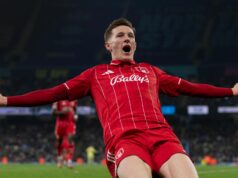 Prečo bude mať Man Utd výhodnú ponuku, ak toto leto získa Elliota Andersona za 100 miliónov libier Elliot Anderson oslavuje po strelení gólu pre Nottingham Forest