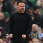 Roberto De Zerbi si neodpočíva po víťazstve Tottenhamu Hotspur v Premier League proti Aston Ville, keď sa šiel pozrieť, ako Chelsea hostí Nottingham Forest.