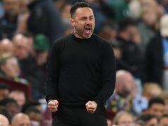 Prečo je Roberto De Zerbi na zápase Chelsea a kto sedel vedľa šéfa Tottenhamu Roberto De Zerbi si neodpočíva po víťazstve Tottenhamu Hotspur v Premier League proti Aston Ville, keď sa šiel pozrieť, ako Chelsea hostí Nottingham Forest.
