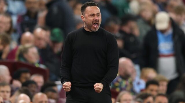 Roberto De Zerbi si neodpočíva po víťazstve Tottenhamu Hotspur v Premier League proti Aston Ville, keď sa šiel pozrieť, ako Chelsea hostí Nottingham Forest.