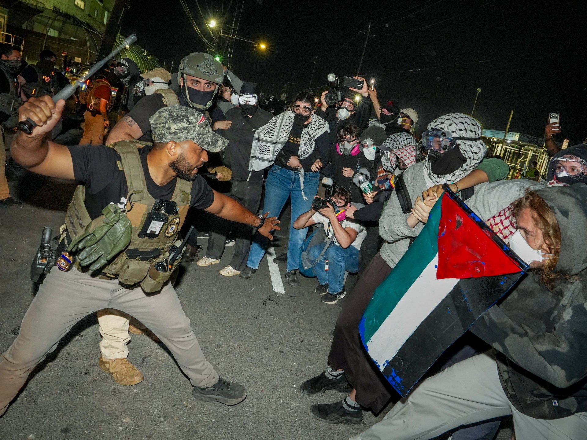 Pred zadržiavacím centrom pre prisťahovalcov Delaney Hall v USA vypukli napäté protesty | Správy o protestoch