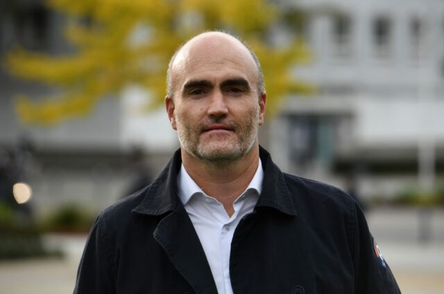 Predseda Lorient Loïc Féry stanovuje prestupové poplatky pre Pabla Pagisa a Arthura Avoma
