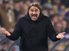 Prestup Leeds United vo výške 20 miliónov libier zostal v limbu kvôli škandálu Southampton Spygate LEEDS, ANGLICKO - 21. marca: Daniel Farke, manažér Leeds United, reaguje počas zápasu Premier League medzi Leeds United a Brentfordom na Elland Road 21. marca 2026 v anglickom Leedse. (Foto: Matt McNulty/Getty Images)