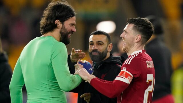 Prestup Liverpoolu je teraz ukončený, pretože legenda Reds sa teraz rozhodla zostať na Anfielde
