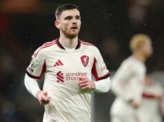Prestup Tottenhamu za Andyho Robertsona má veľký zvrat, pretože prichádza veľká ponuka pre legendu Liverpoolu Andy Robertson počas zápasu Premier League medzi Bournemouthom a Liverpoolom na Vitality Stadium.