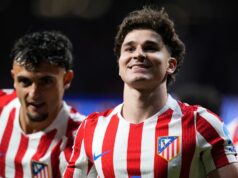 Prestupový zvrat Arsenalu, keď Barcelona plánuje ďalší krok po dohodách s Julianom Alvarezom a Anthonym Gordonom Útočník Atlética Madrid Julian Alvarez oslavuje