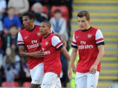 Pri debute v Arsenale som bol partnerom Mikela Artetu, ale možno nebudem sledovať finále Ligy majstrov proti PSG LONDÝN, ANGLICKO - 30. JÚLA: Wellington Silva oslavuje svoj druhý gól a druhý gól Arsenalu s Isaacom Haydenom a Thomasom Eisfeldom počas predsezónneho priateľského zápasu medzi Leyton Orient a Arsenalom XI na Matchroom Stadium 30. júla 2013 v Londýne v Anglicku. (Foto David Price/Arsenal FC cez Getty Images)