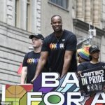 Jason Collins, prvý otvorene gay hráč NBA, zomrel po trýznivom boji s nádorom na mozgu. Mal len 47 rokov a len rok ho delil od svadby s Brunsonom Greenom