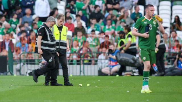 Protiizraelský protest proti tenisu narušil futbalový zápas medzi Írskom a Katarom
