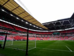 Prvému fanúšikovi obvinenému z vyčíňania na futbalovom zápase bol uložený trojročný zákaz činnosti Opatrenie bolo zavedené päť rokov po tom, čo tisíce fanúšikov bez lístkov vtrhli na ten istý štadión počas finále Euro 2020 (recenzia barónky Casey/Handout/PA)