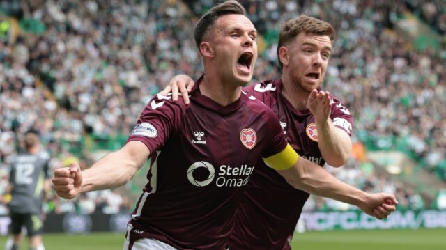 Rangers sa zameriavajú na úžasný bezplatný transfer Lawrencea Shanklanda, ako Lawrence Shankland oslavuje strelenie gólu za Hearts
