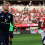 Rasmus Hojlund a Scott McTominay čelia v Neapole neistým časom