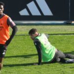 Real Madrid ukladá veľké pokuty Valverdemu Tchouamenimu za tréningový výpadok