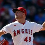 Reid Detmers vystrelil 14, Angels skórovali odchod, aby smetli Rangers