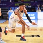 Rhenz Abando z Anyang JKJ Red Boosters počas zápasu v Kórejskej basketbalovej lige (KBL).