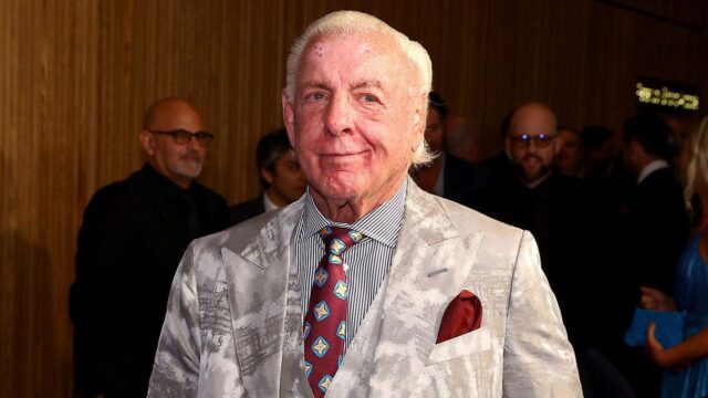 Ric Flair opäť roztrhol Luku Dončiča pre zranenie stehenného svalu a absenciu v play-off
