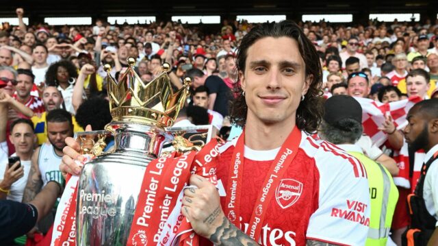 Riccardo Calafiori dosiahol rekord v oblasti žiadostí o ukončenie prestupu Riccardo Calafiori oslavuje po zápase Premier League medzi Crystal Palace a Arsenalom v Selhurst Parku.